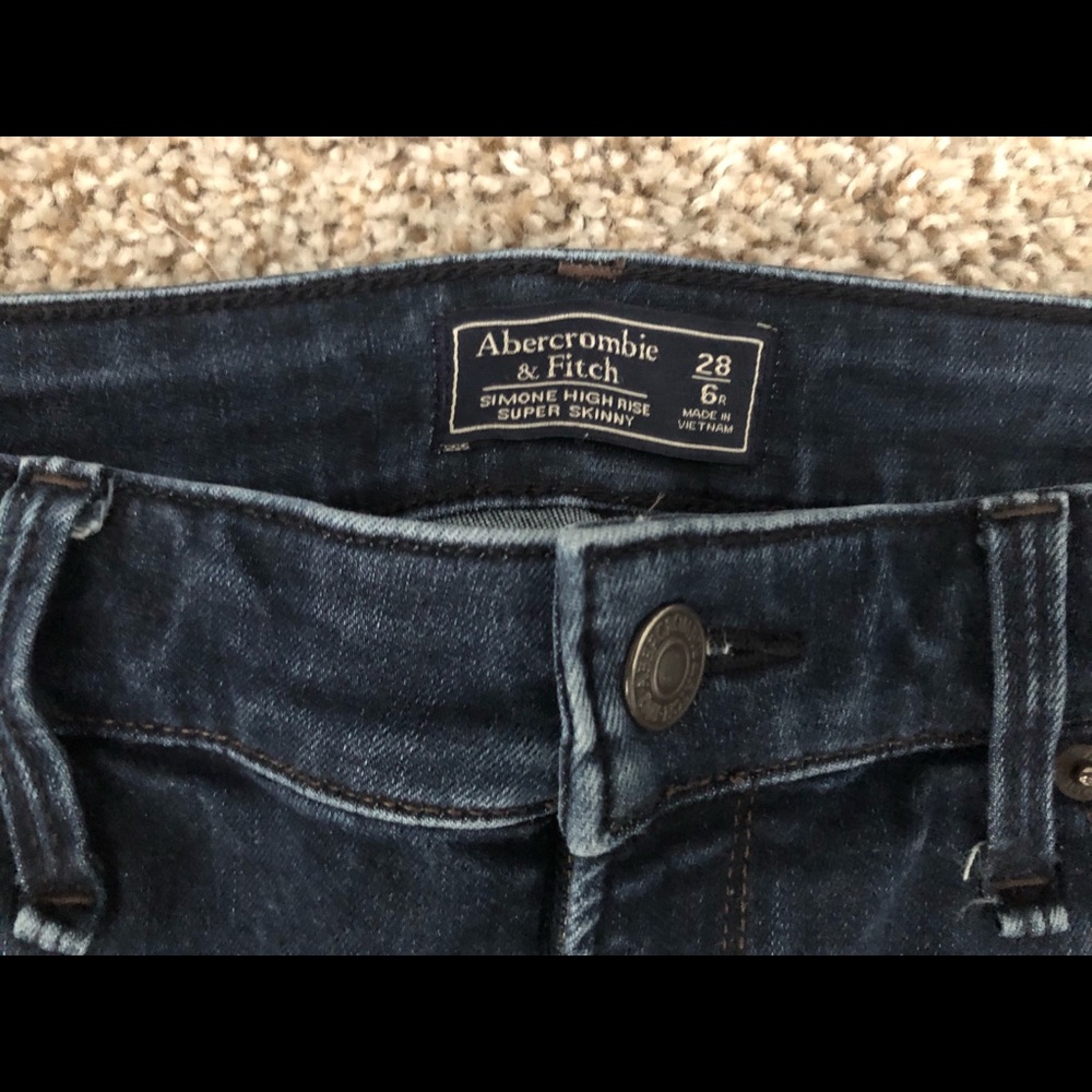 Abercrombie & Fitch High Wasted Skinny Jean